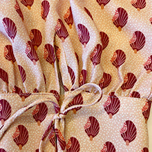 Delicate cuff placket